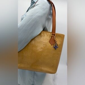 Louis Vuitton Vernis Houston w/authentic Louis Vuitton bag charm